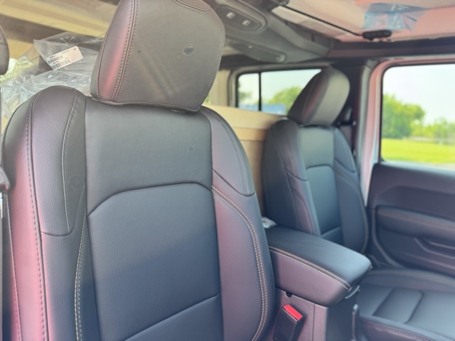 2024 Jeep Wrangler Sahara photo 11