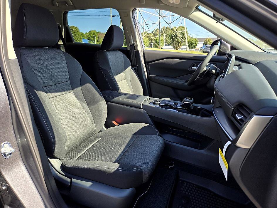 2026 Nissan Rogue SV photo 12