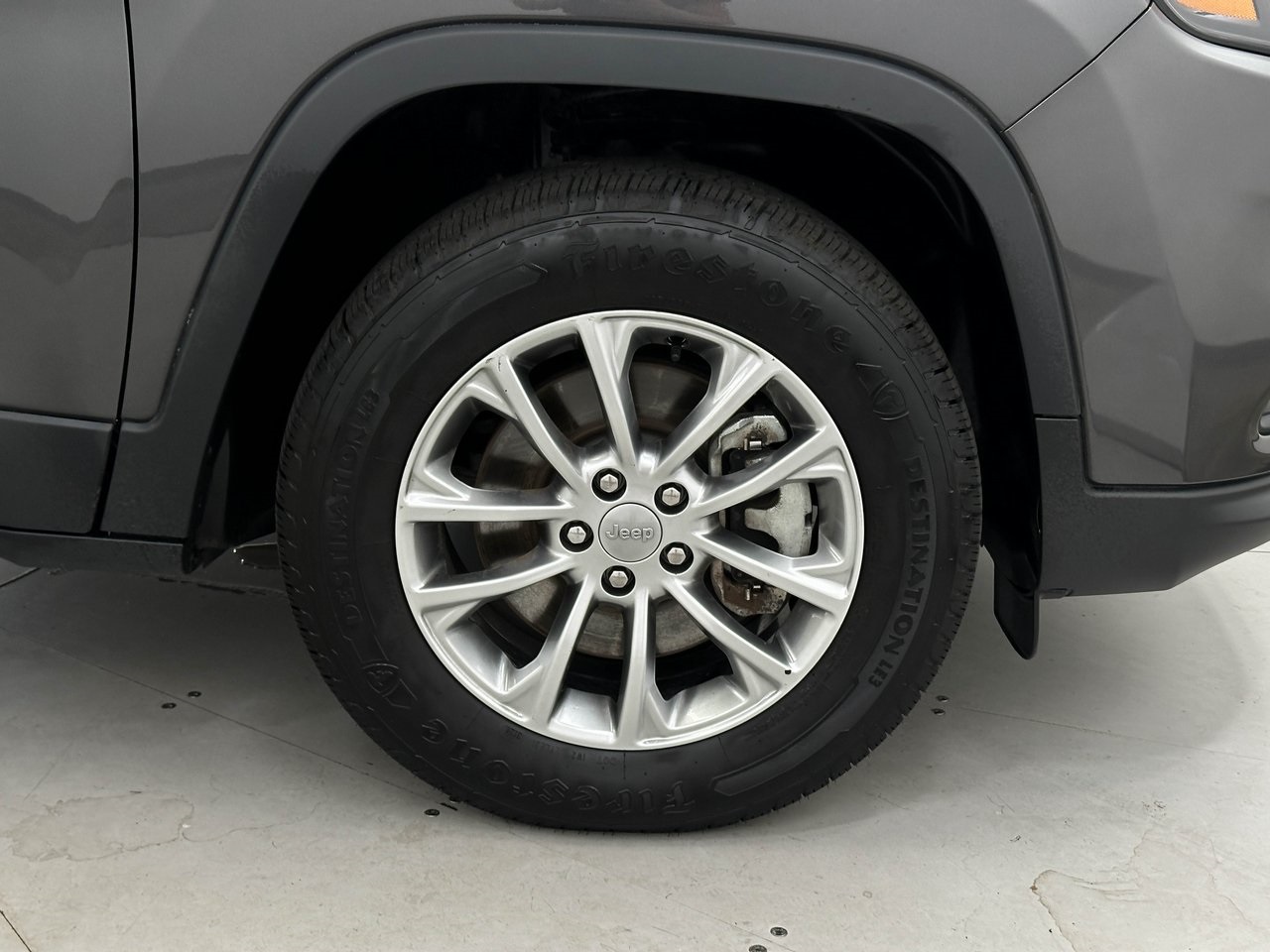 2022 Jeep Cherokee Latitude Lux photo 28