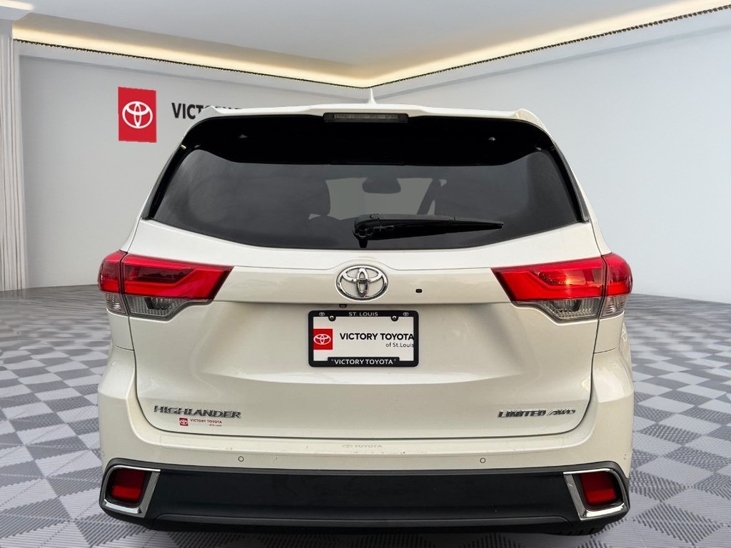 2017 Toyota Highlander Limited Platinum photo 4