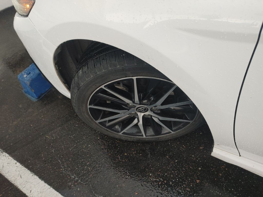 2021 Toyota Camry SE photo 13