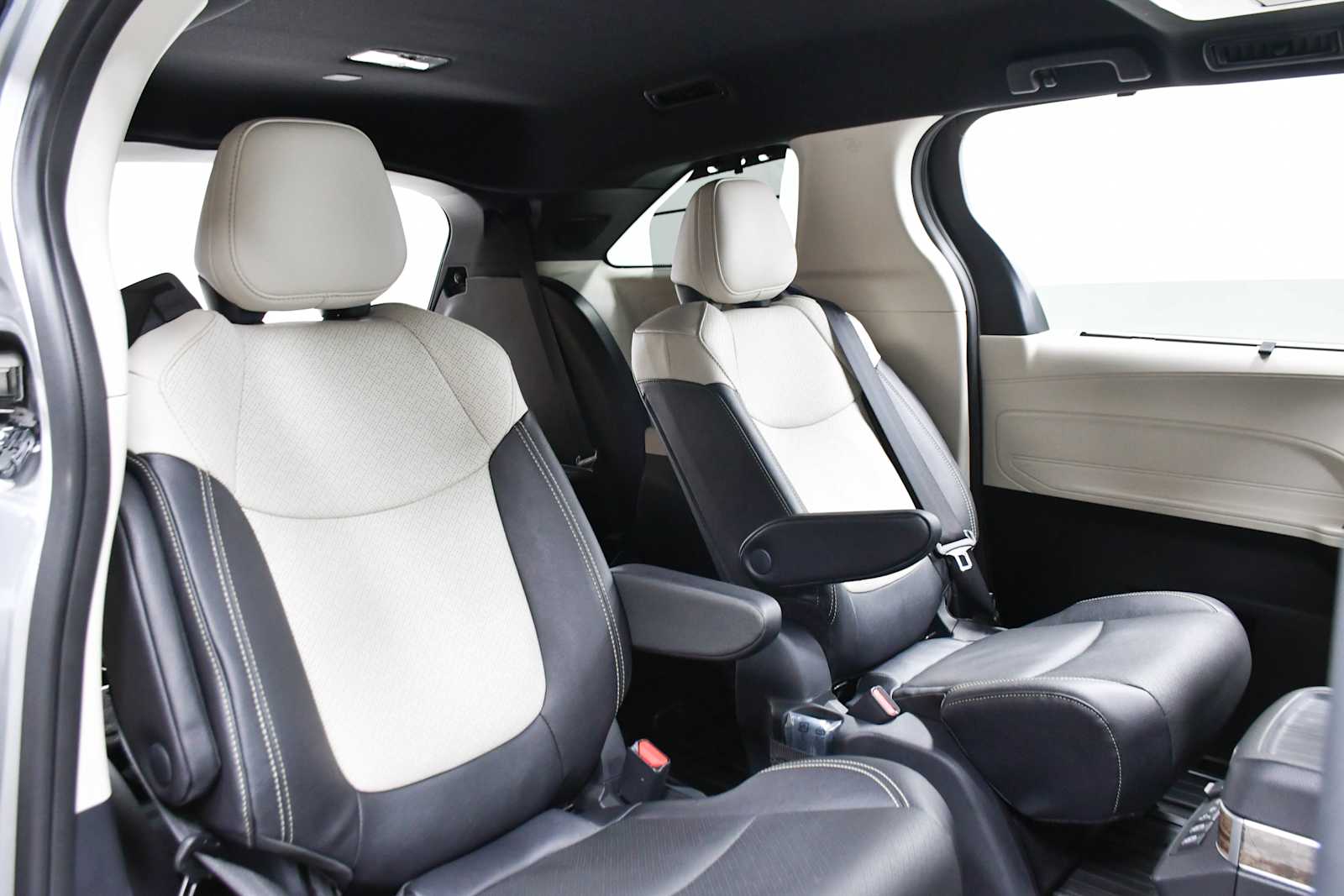 2025 Toyota Sienna Platinum photo 20