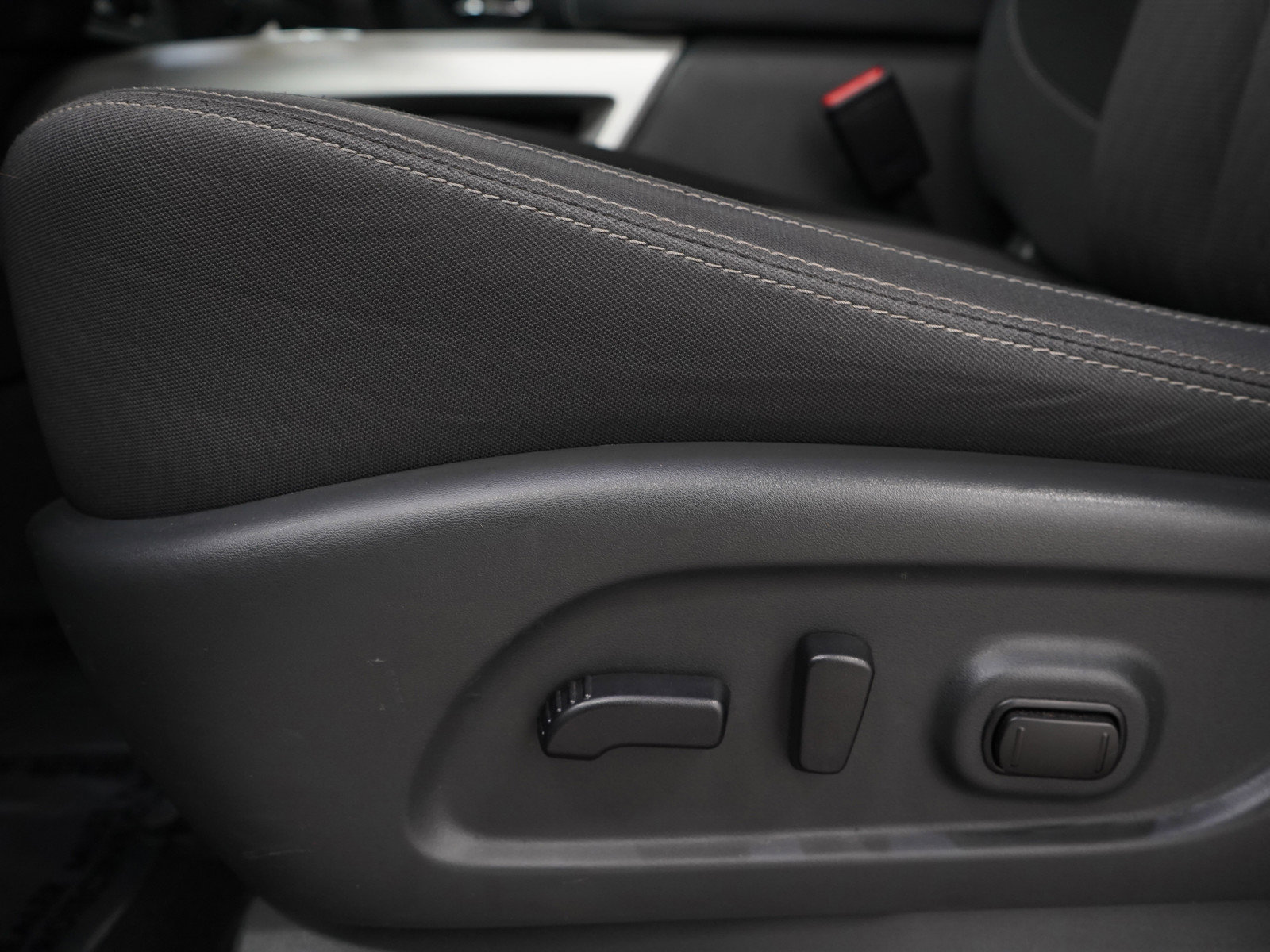 2024 Nissan Titan SV photo 24