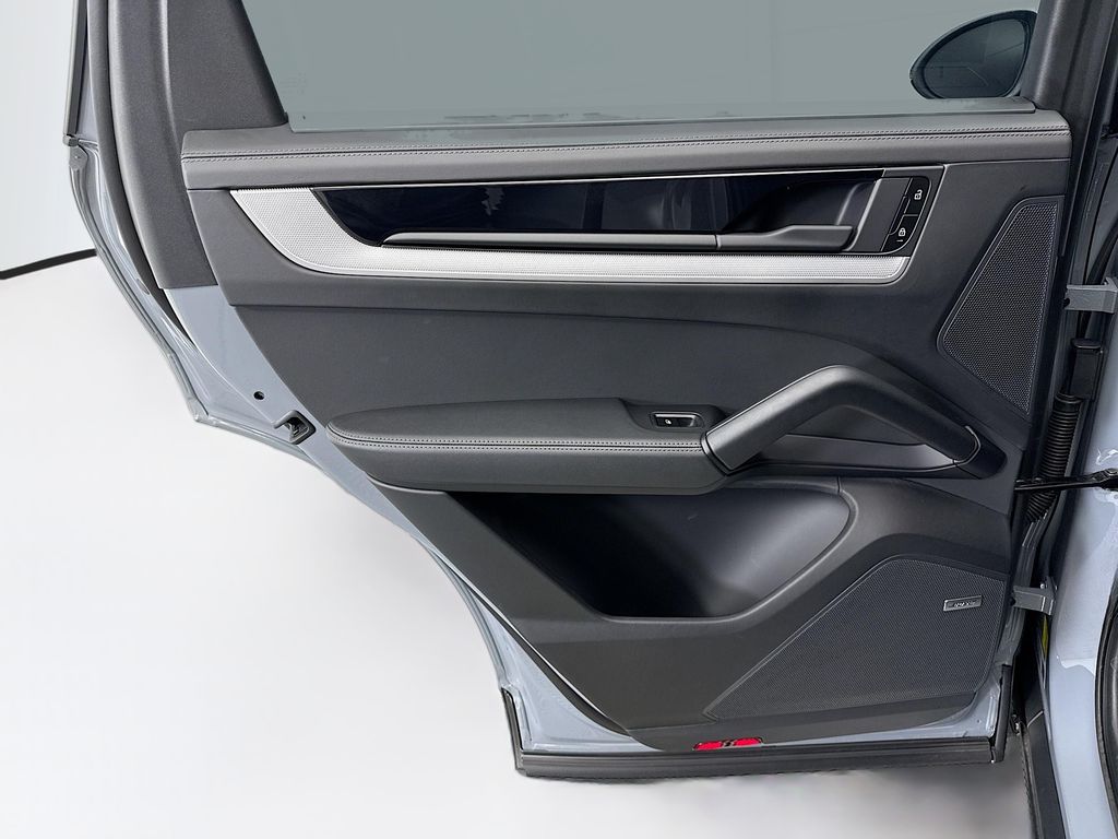2025 Porsche Cayenne Coupe Base photo 23