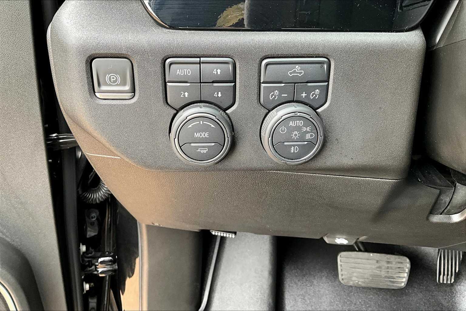 2024 Chevrolet Silverado 1500 RST photo 28