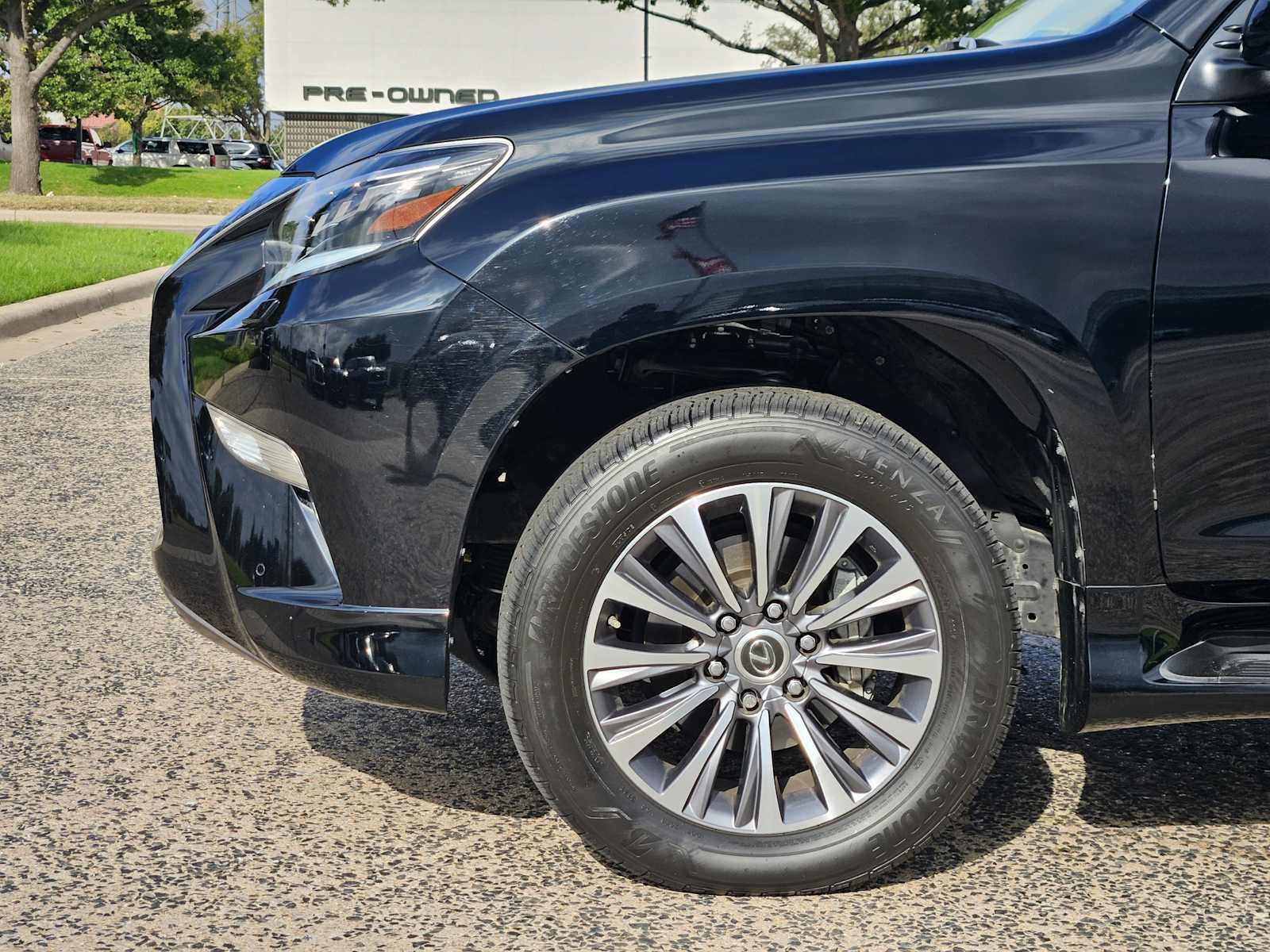 2023 Lexus GX 460 Luxury photo 2