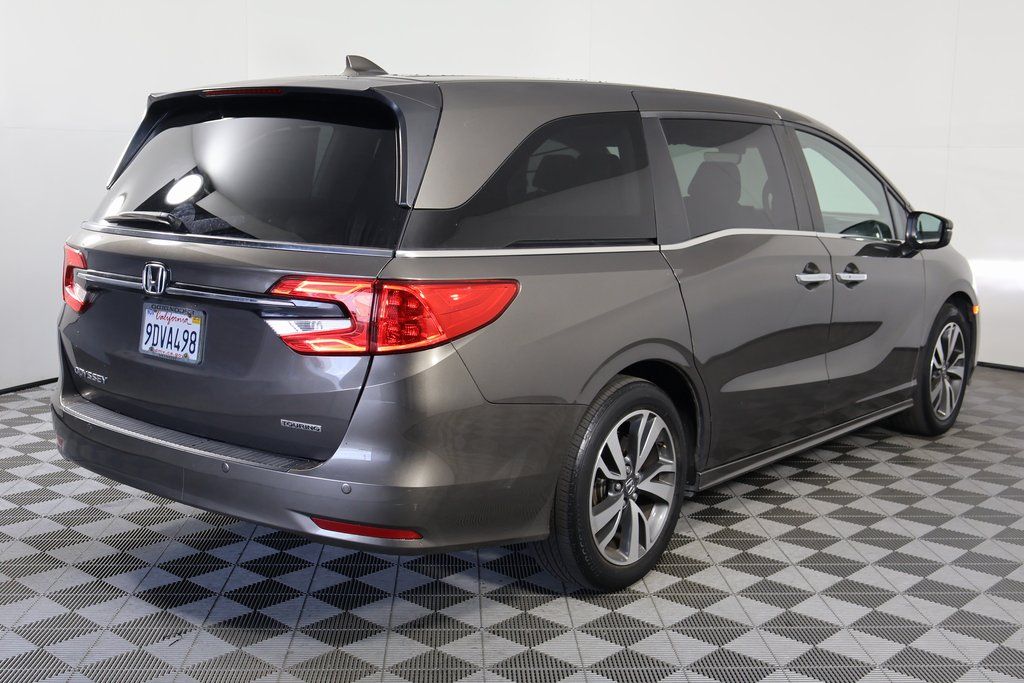 2023 Honda Odyssey Touring photo 3