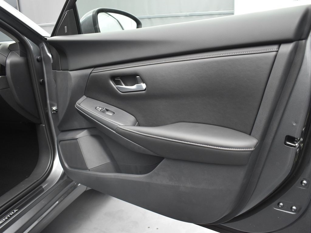 2025 Nissan Sentra SV photo 23