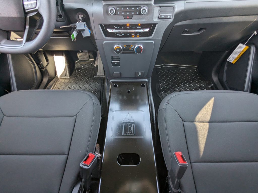 2025 Ford Explorer photo 16