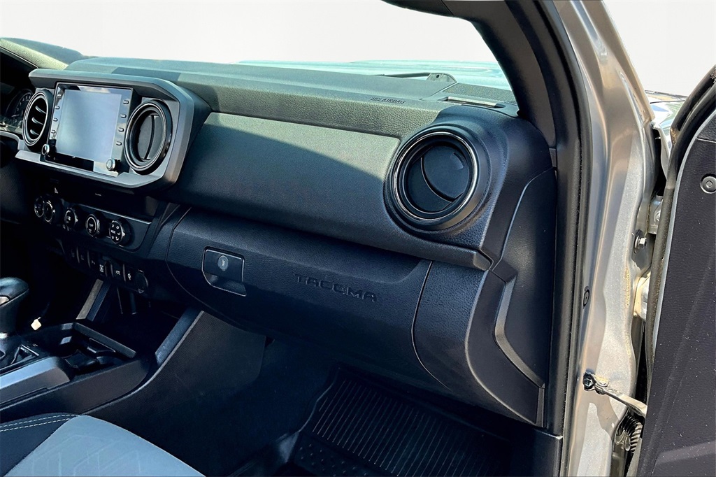 2020 Toyota Tacoma TRD Sport photo 17