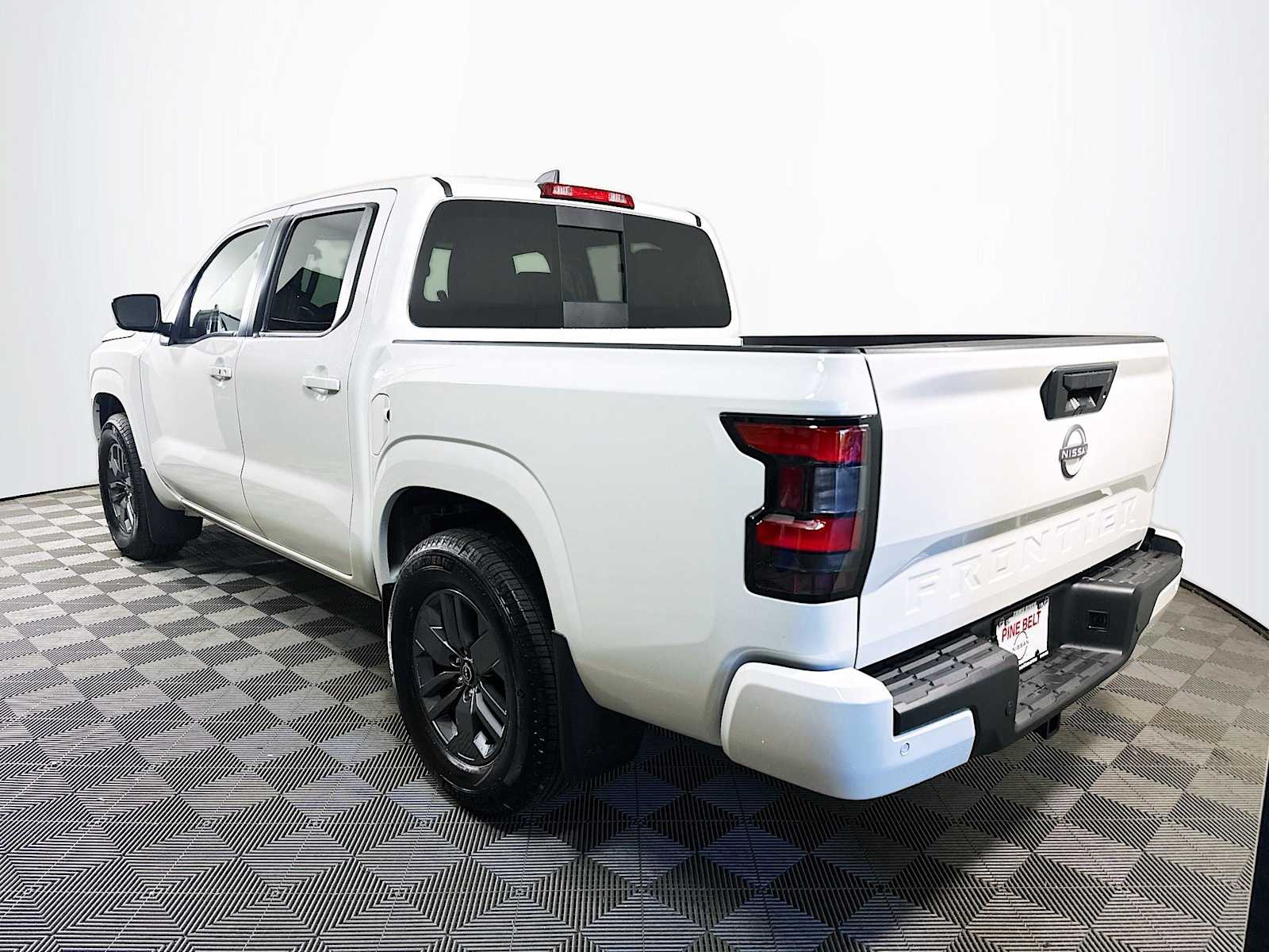 2025 Nissan Frontier SV photo 6