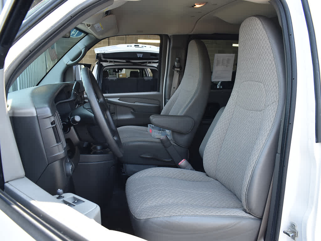 2014 Chevrolet Express 2500 LT photo 4