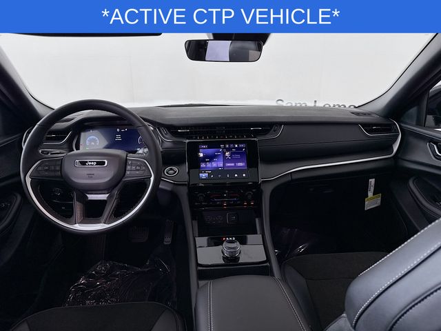 2025 Jeep Grand Cherokee Laredo Altitude photo 18