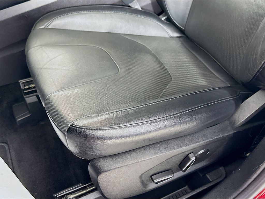 2018 Ford Edge Titanium photo 18