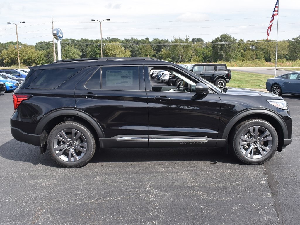 2025 Ford Explorer photo 14