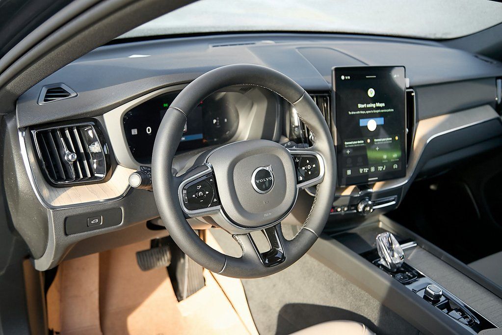 2026 VOLVO XC60 - Image 12