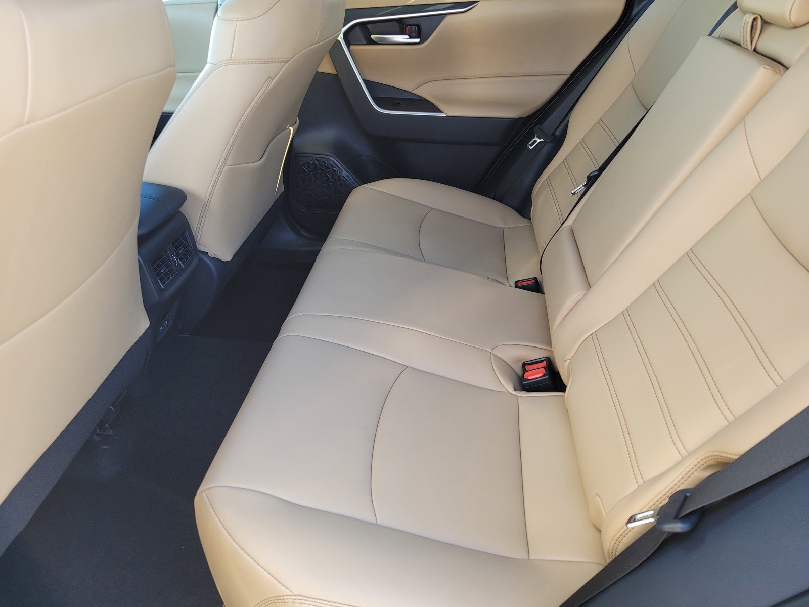 2025 Toyota RAV4 XLE Premium photo 3