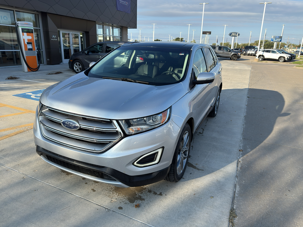 2017 Ford Edge Titanium photo 2