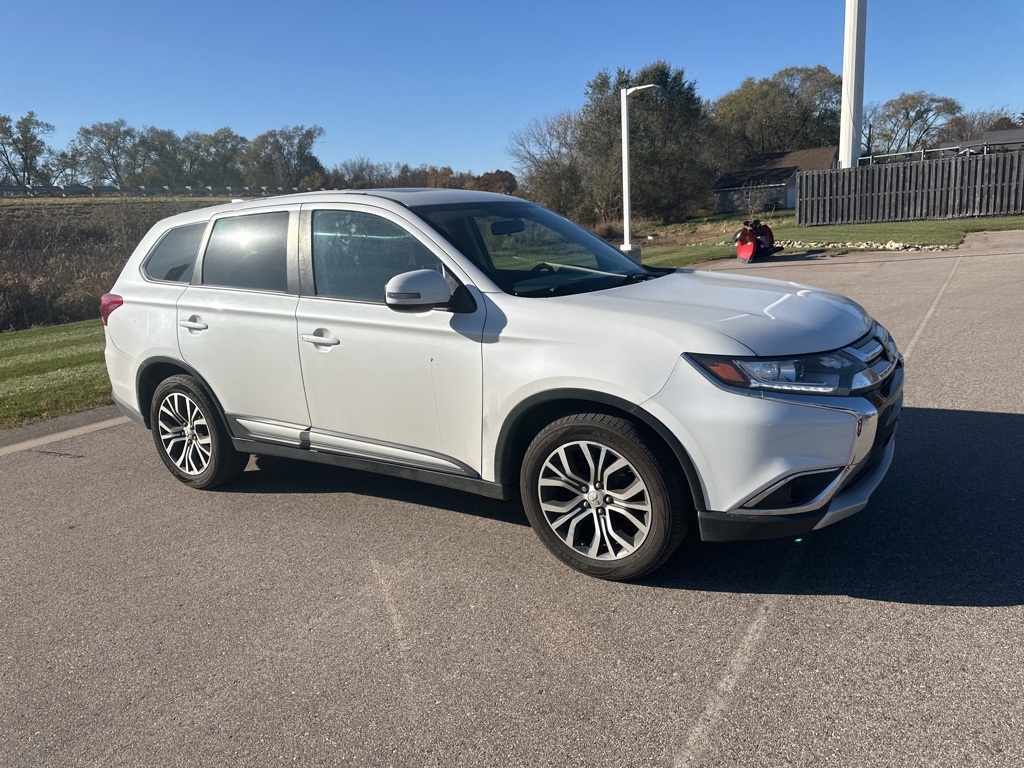 2017 Mitsubishi Outlander SE photo 4