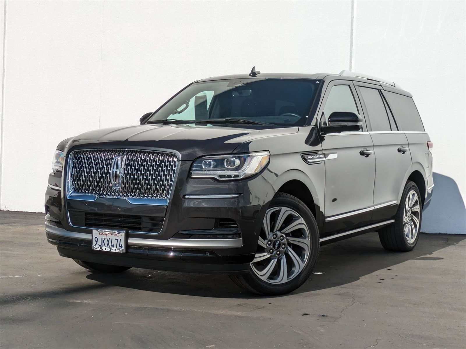 Used 2024 Gray Lincoln Reserve image 1