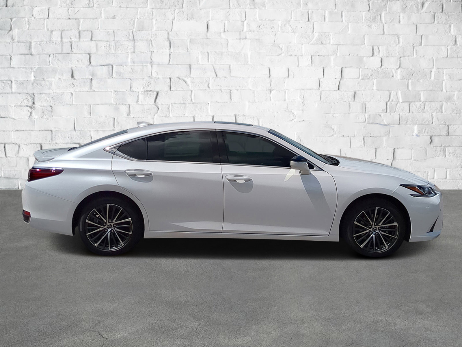 2025 Lexus ES 300h photo 3