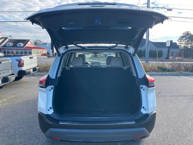 2023 Nissan Rogue SV photo 4