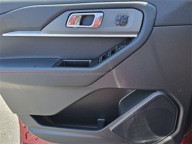 2025 Ford Explorer ST-Line photo 25
