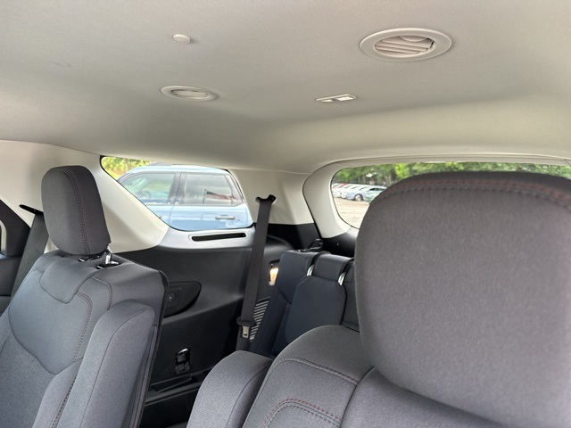 2025 Ford Explorer photo 22