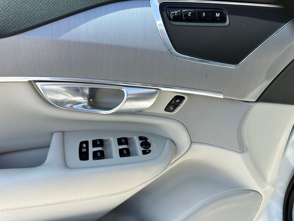 2024 Volvo XC90 B5 Core photo 16