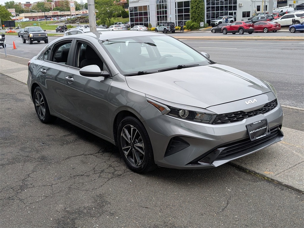 2022 Kia Forte LXS photo 2