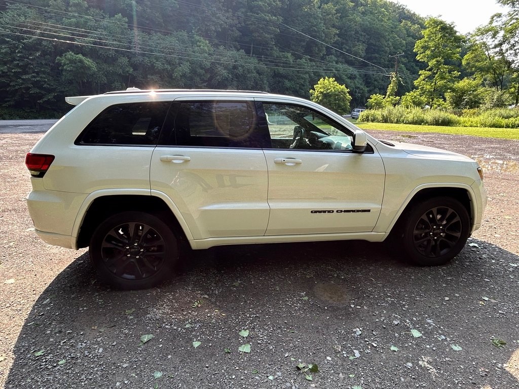 2021 Jeep Grand Cherokee Laredo X photo 4