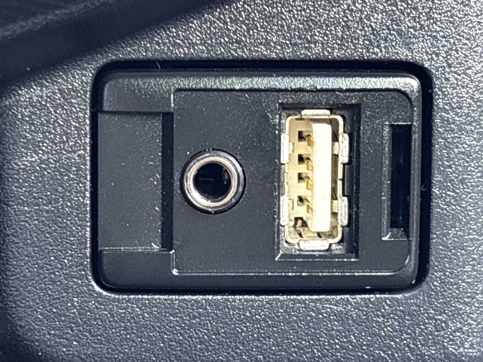 2015 Toyota Prius Four photo 26