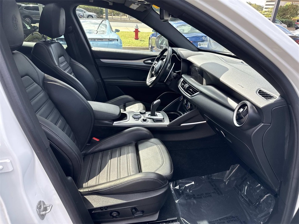 2022 Alfa Romeo Stelvio Ti Sport photo 14