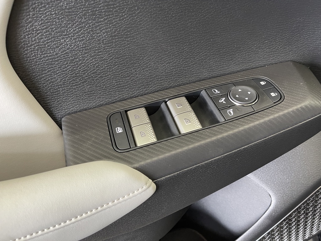 2025 Mitsubishi Outlander SE photo 16
