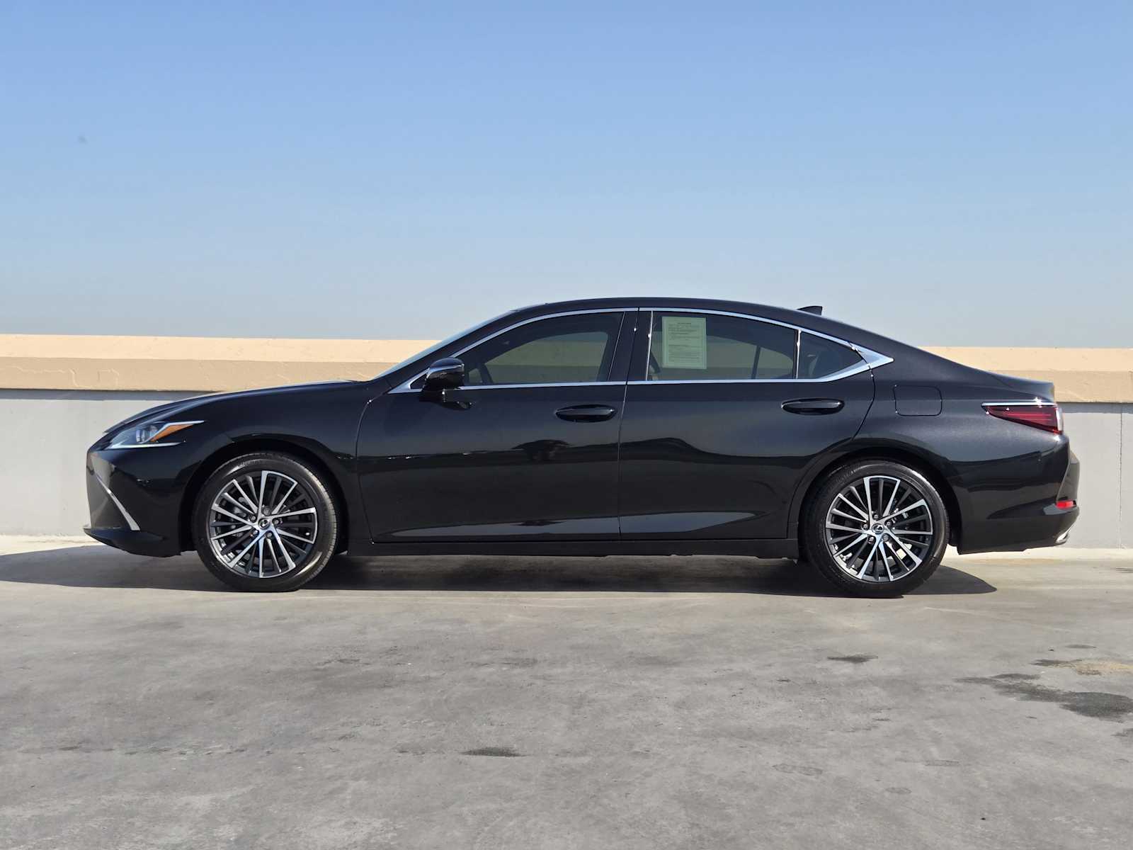 2025 Lexus ES 350 photo 4