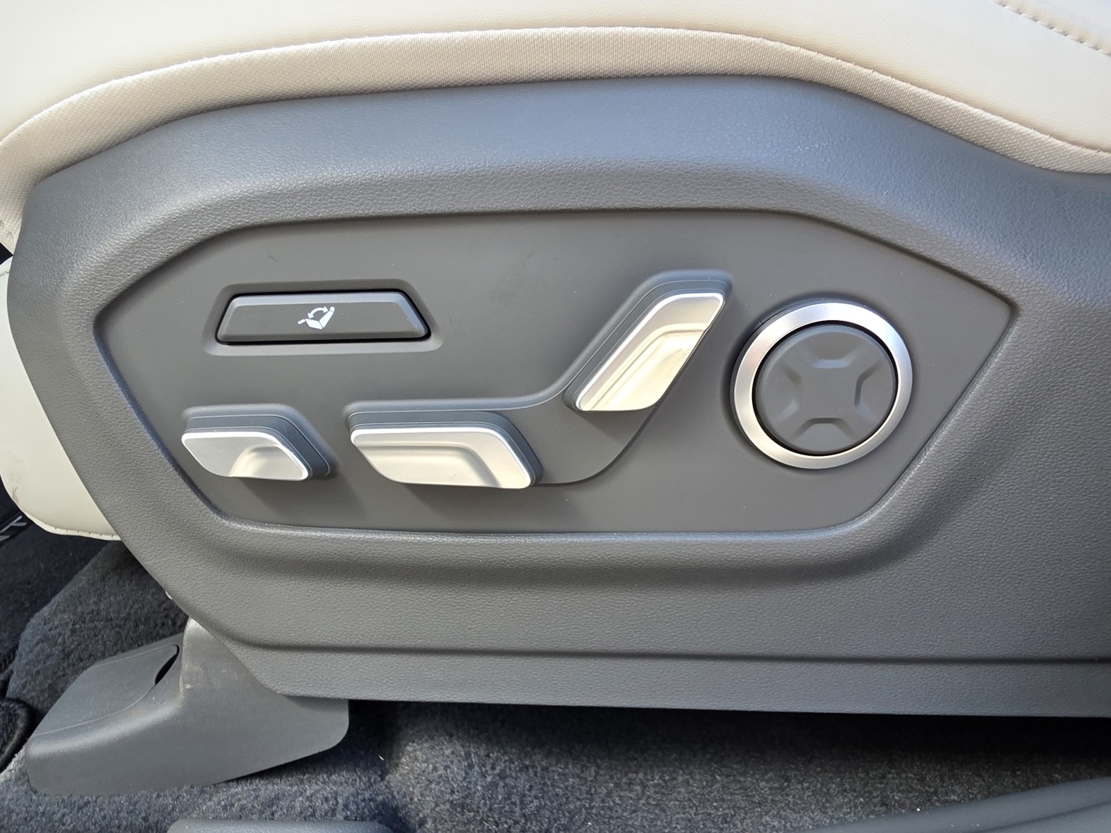 2025 Hyundai Santa Fe Calligraphy photo 26
