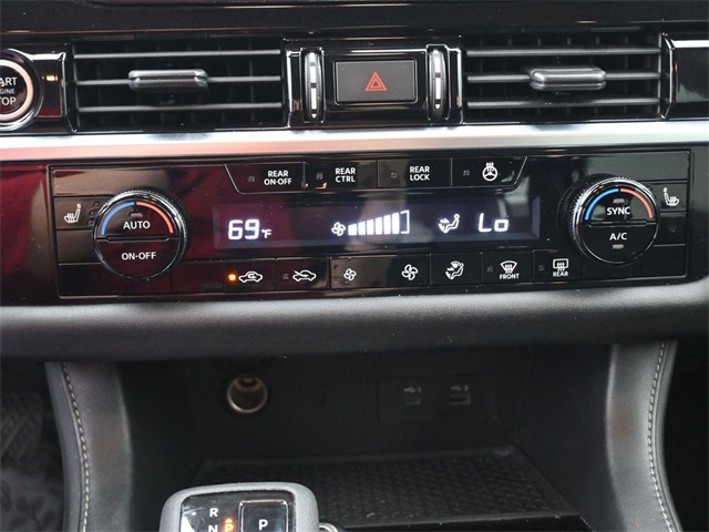 2022 Nissan Pathfinder SL photo 3