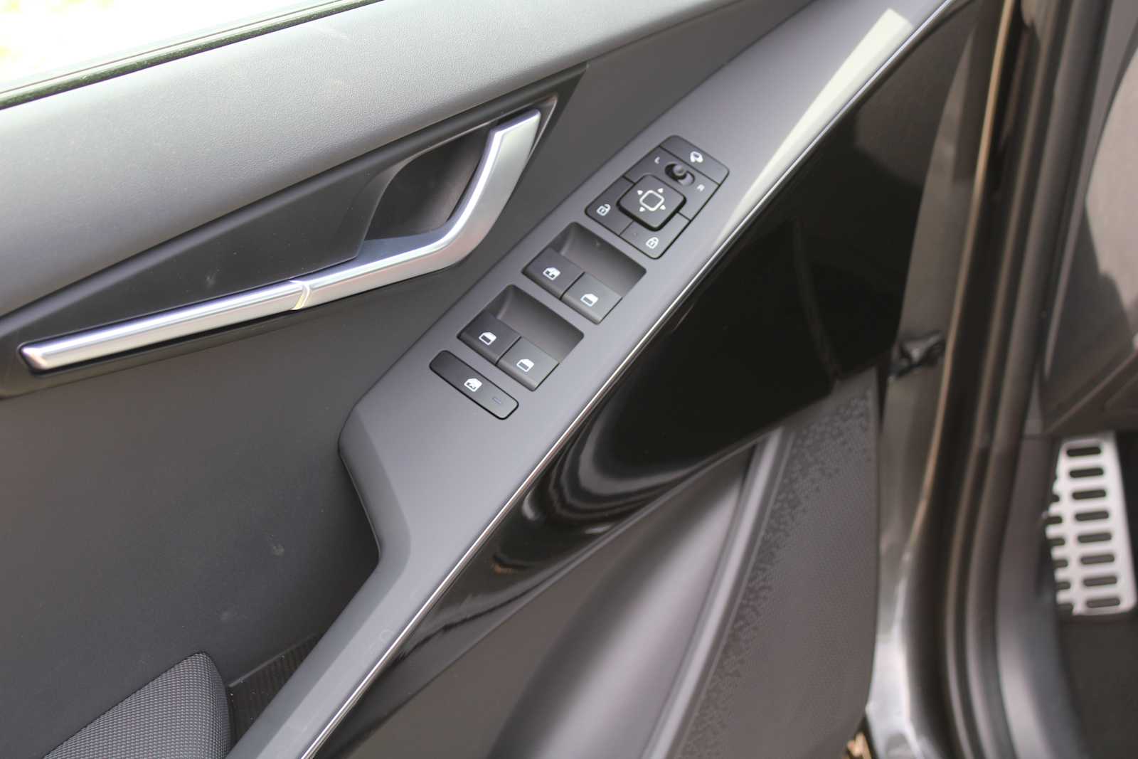 2025 Kia Niro EX Touring photo 18