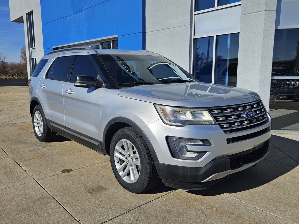 2017 Ford Explorer XLT photo 3