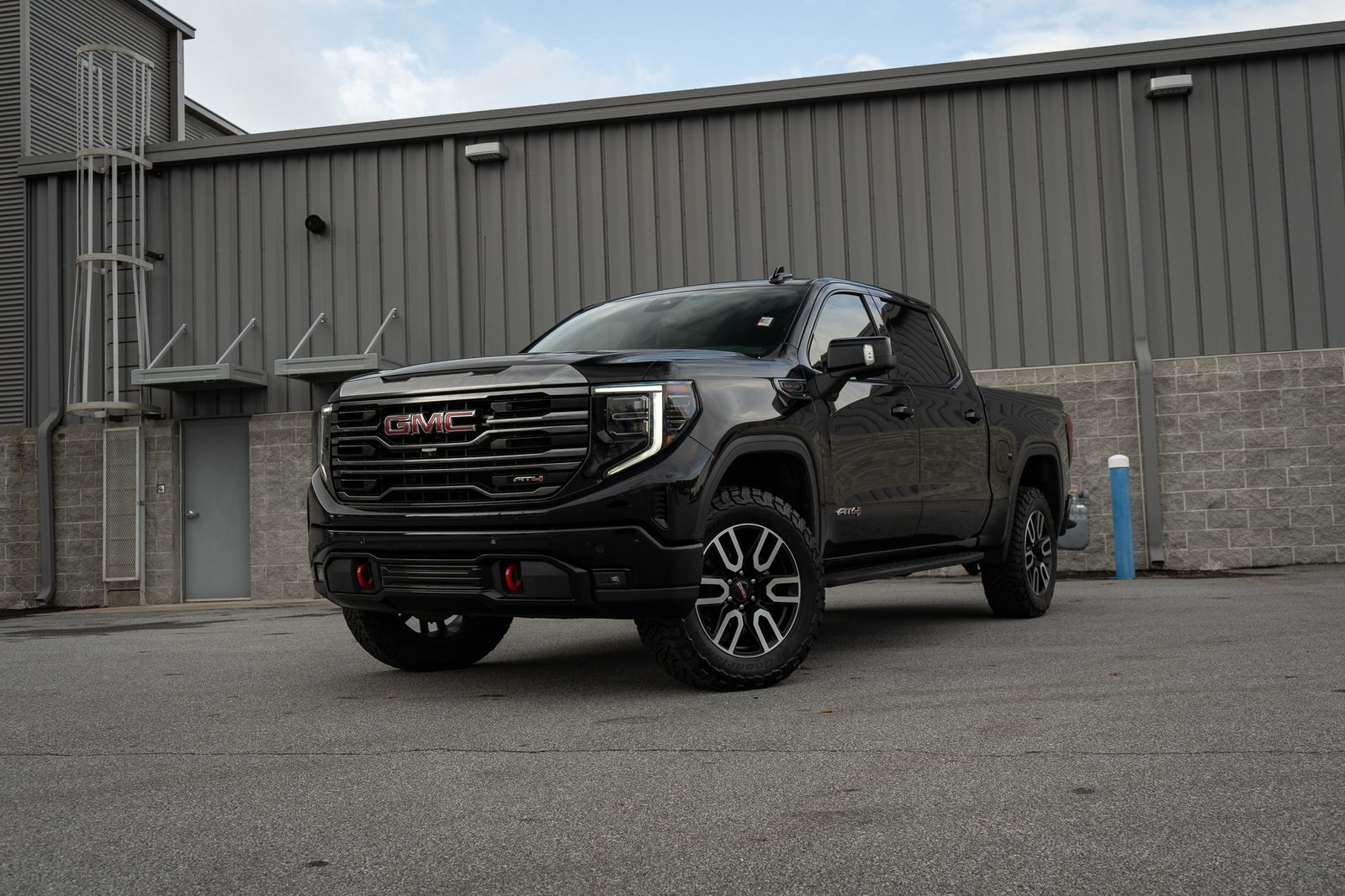 2022 GMC Sierra 1500 AT4's photo