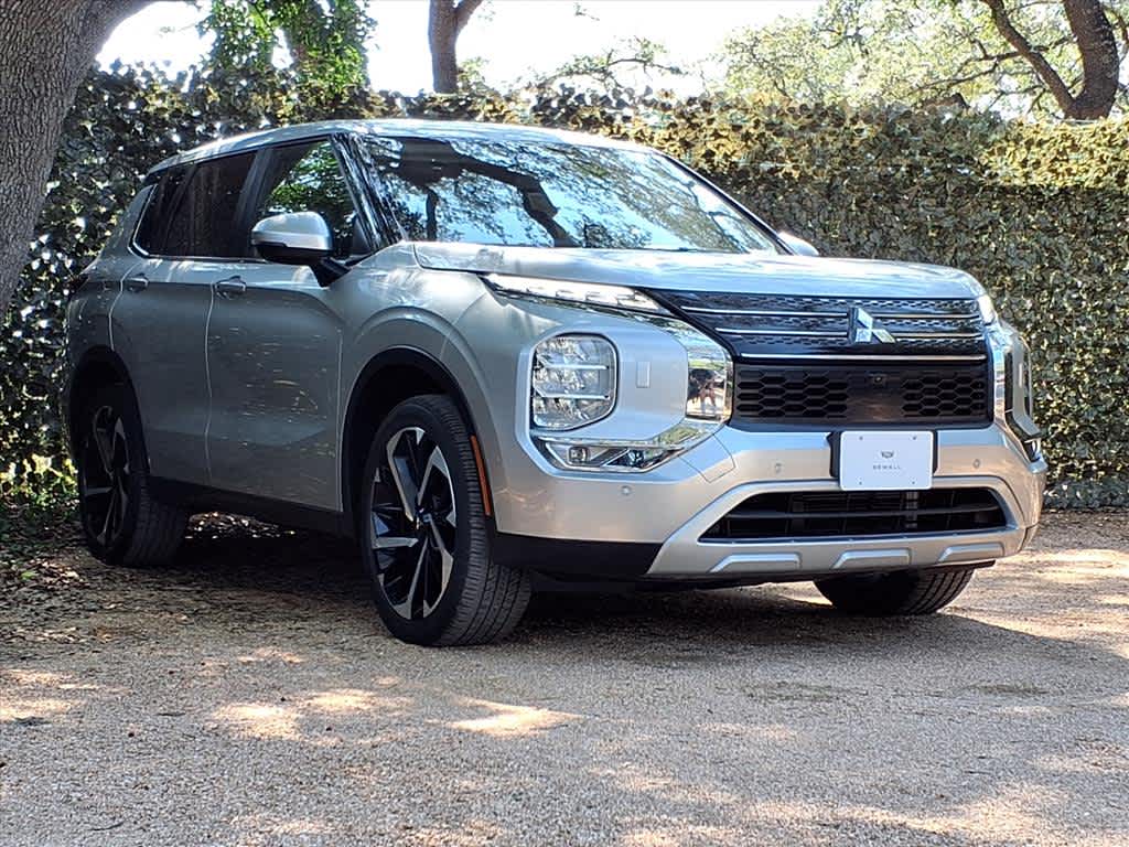 2022 Mitsubishi Outlander SE photo 3