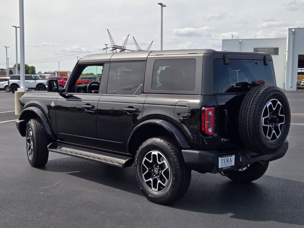 2025 Ford Bronco Outer Banks photo 12