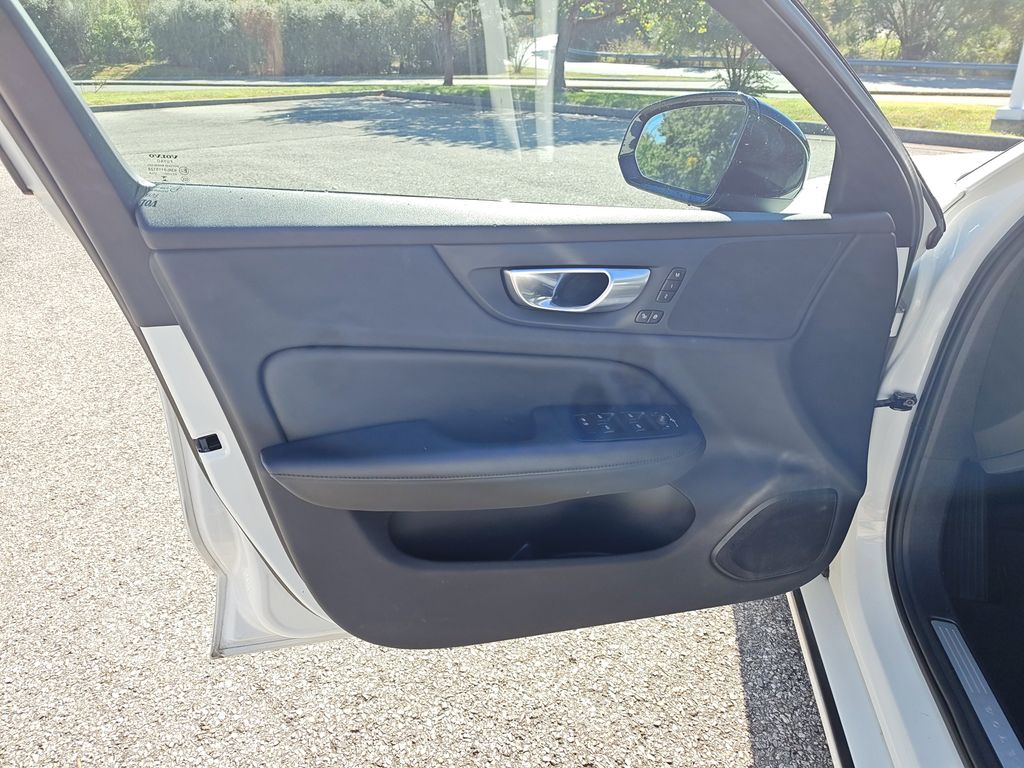 2024 Volvo S60 B5 Plus photo 10