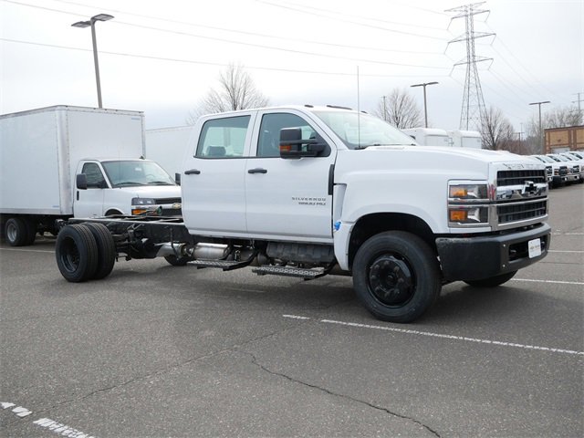 2024 Chevrolet Silverado 4500 Medium Duty Chassis Cab Work Truck's photo