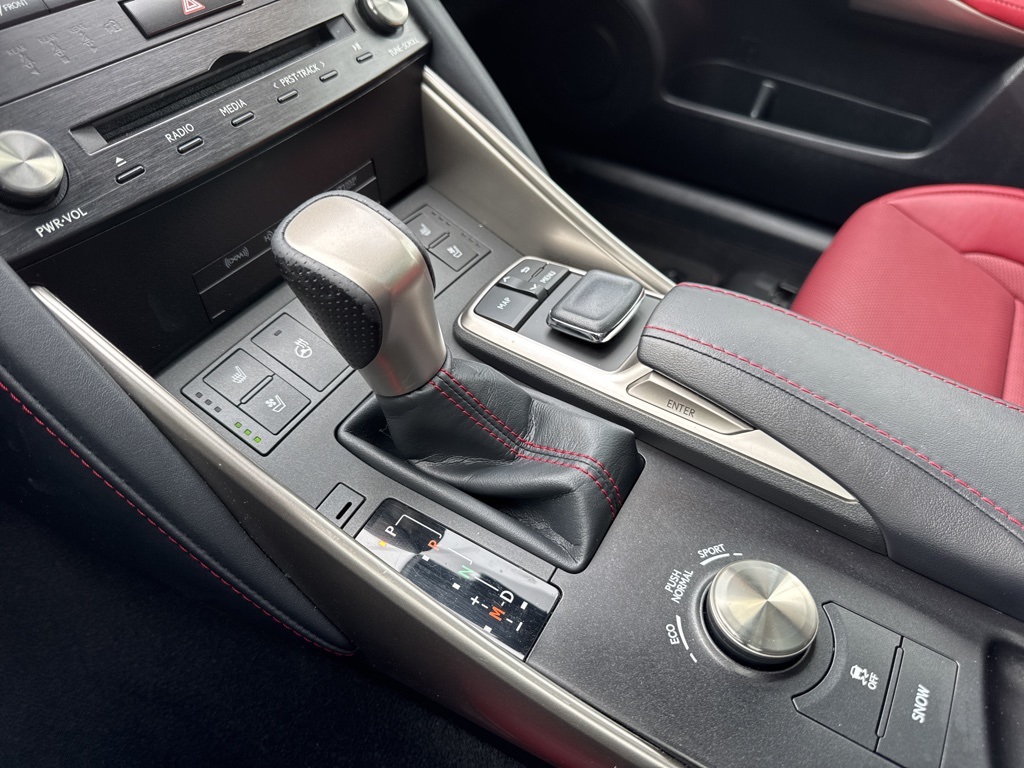 2018 Lexus IS 300 photo 16