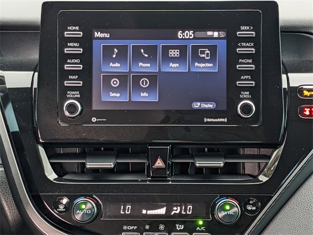 2022 Toyota Camry SE photo 3