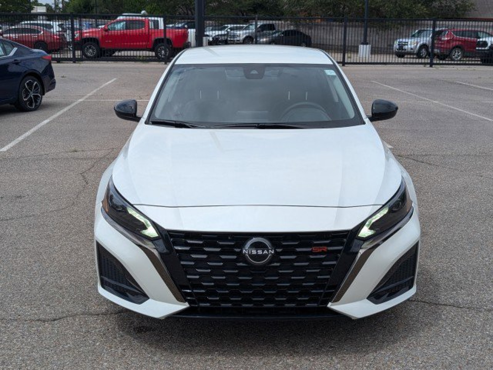 Used 2024 PEARL WHIT Nissan 2.5 SR image 3