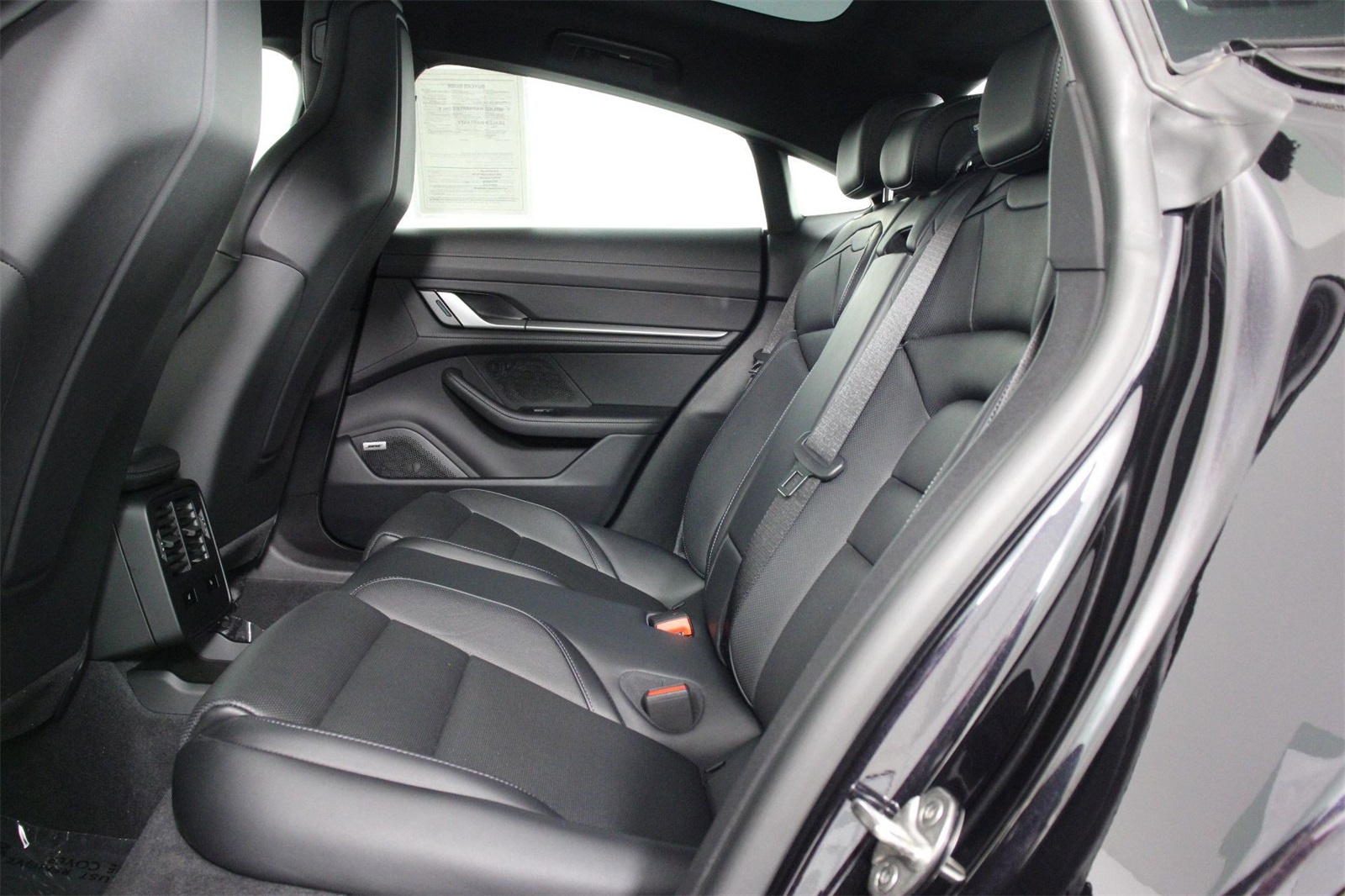 2025 Porsche Taycan photo 27