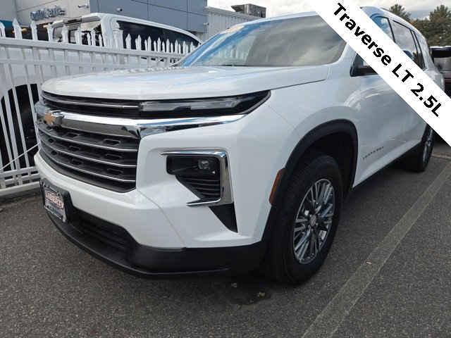 2025 Chevrolet Traverse photo 3