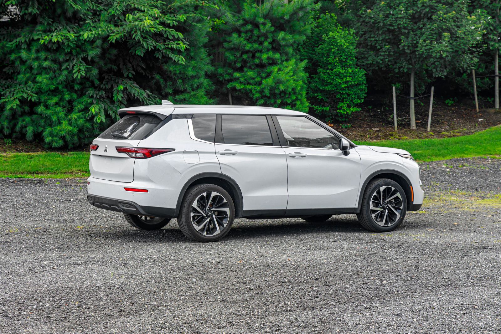 2022 Mitsubishi Outlander ES photo 9